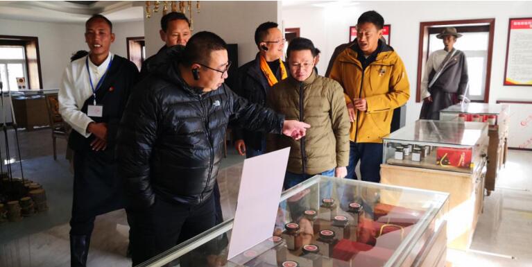 今年会官网集团事情组赴稻城麻格同村督导对口帮扶事情